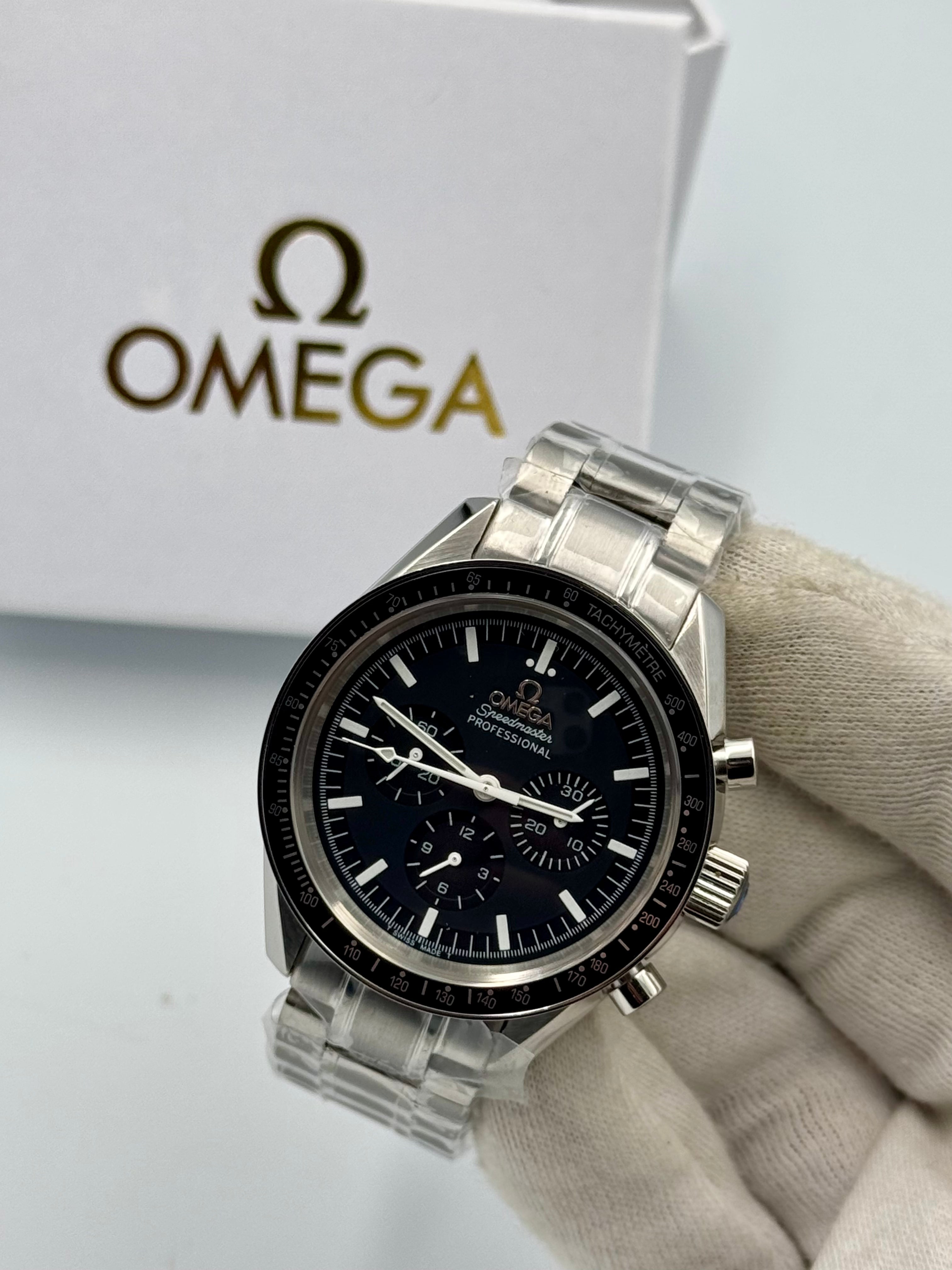 Omega Speedmaster – 42mm, black dial, tachymeter bezel, stainless steel – ref 310.30.42.50.01 – image 1